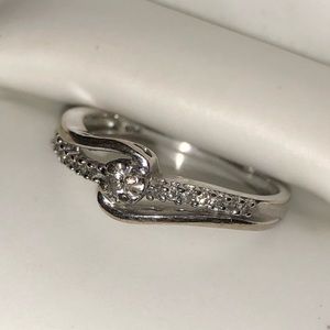 10 karat White gold diamond promise ring